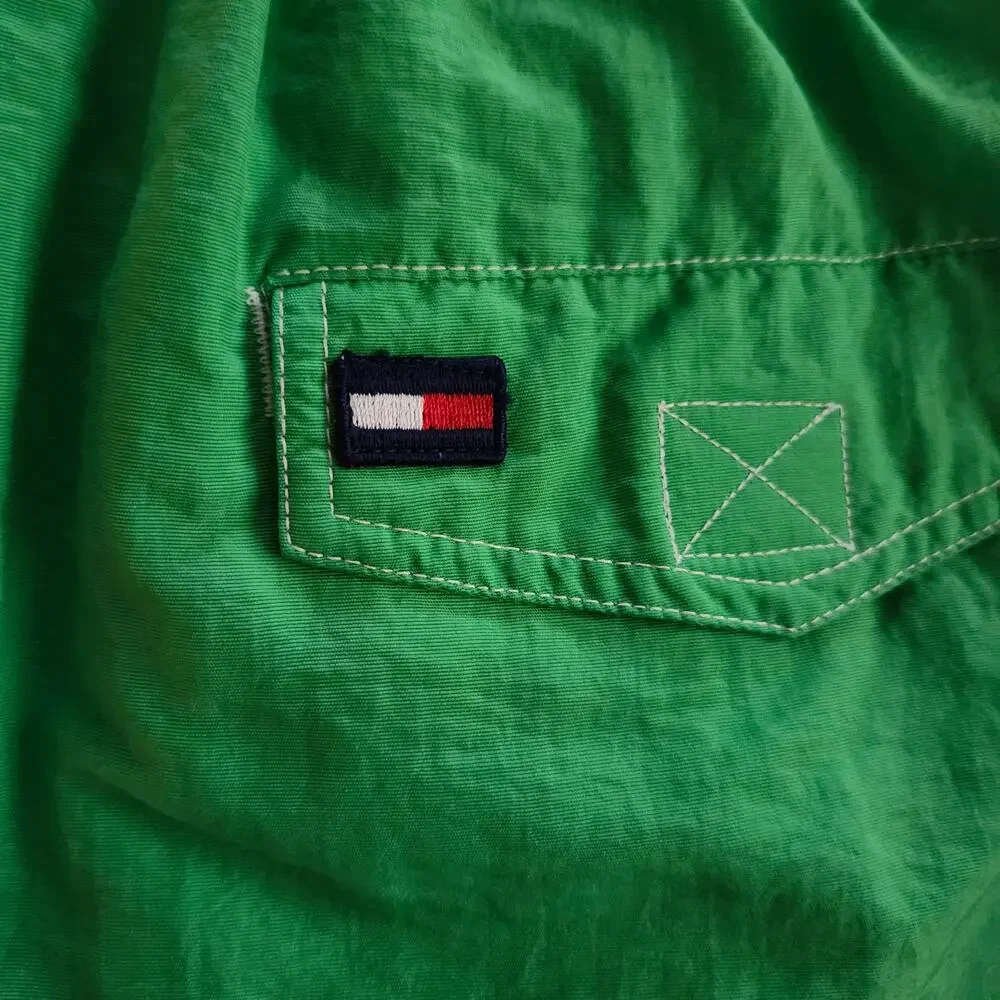 Tommy Hilfiger details side
